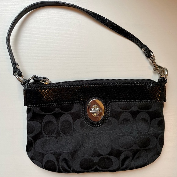 Coach Handbags - COACH wristlet/ Small Purse